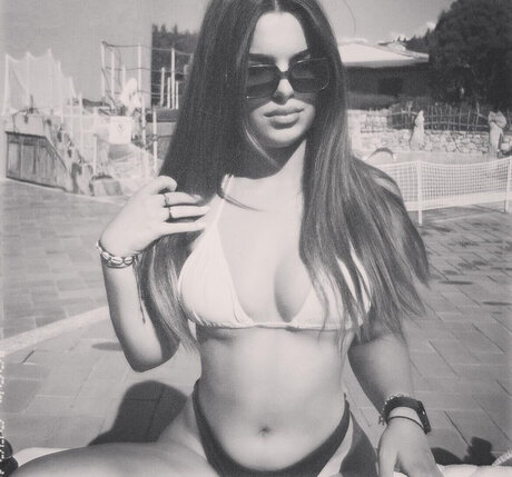 ビキニプリンセスオンリーファンズ 美しいxxx 画像