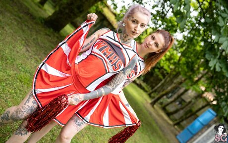 黒檀の熟女オンリーファンズ ヌード 画像