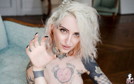 gladycesuicide ポルノ女優 写真