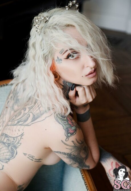 gladycesuicide ヌードモデル 写真