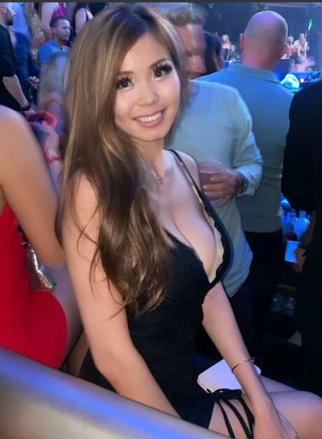 Maggie Sin ポルノスター 無料 画像