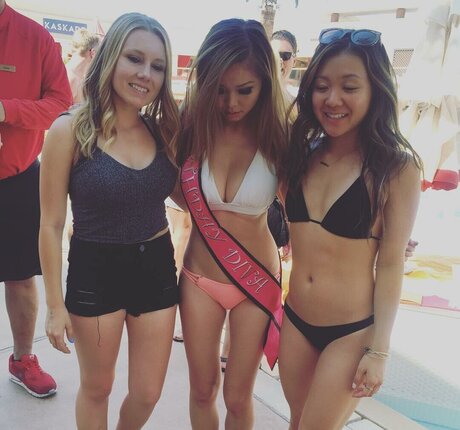 Maggie Sin ポルノモデル 写真