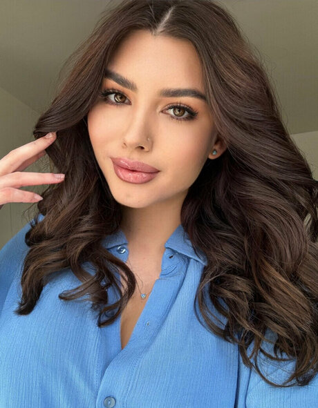 AnnaSavana 裸のスター 写真