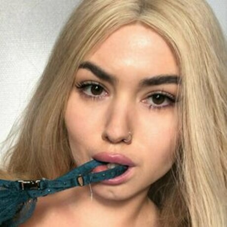 AnnaSavana ポルノモデル 写真