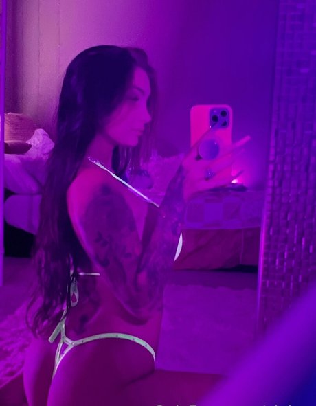 アラブ人妻オンリーファンズ 美しいヌード 写真