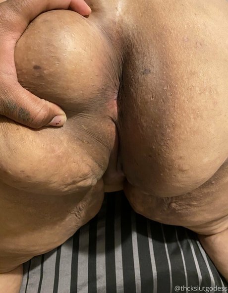 thckslutgoddess 無料モデル 写真