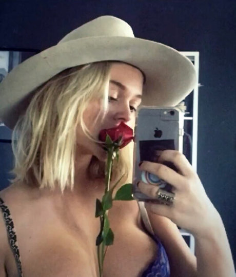 Emily Alyn Lind 独占モデル アーカイブ