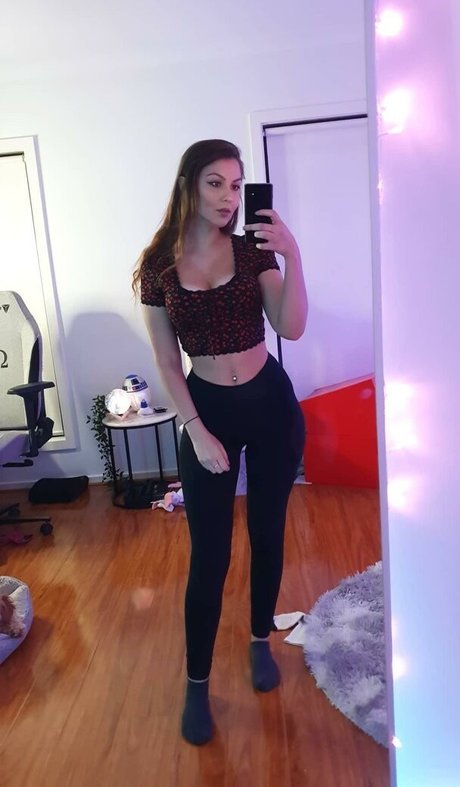 乳首 オンリーファンズ ホット 写真