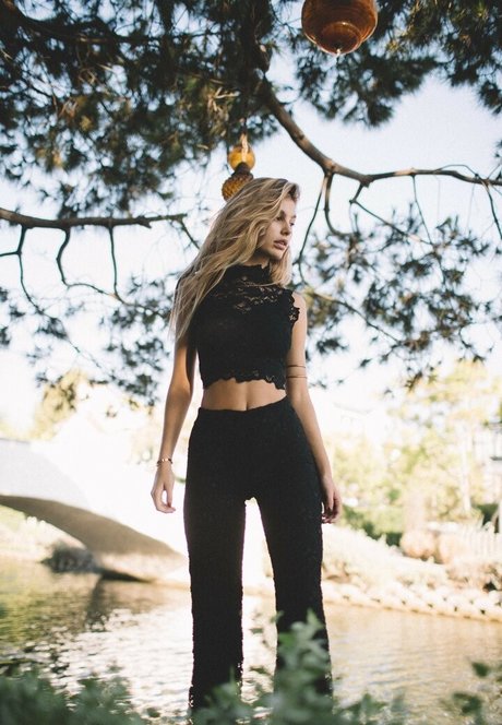 フィットネス熟女オンリーファンズ アート裸 ギャラリー