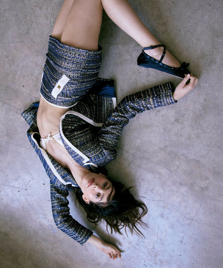 金髪の筋肉オンリーファンズ ヌード 写真