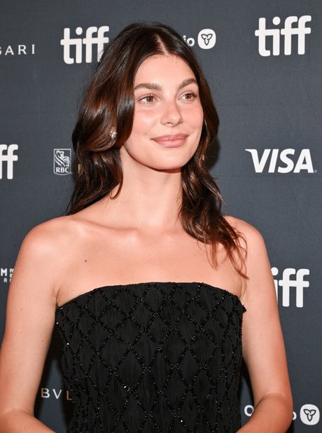 毛深いオンリーファンズ エロチック 写真