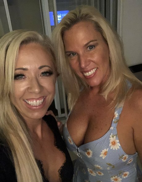 jennyjizzxxx 可愛い女優 写真