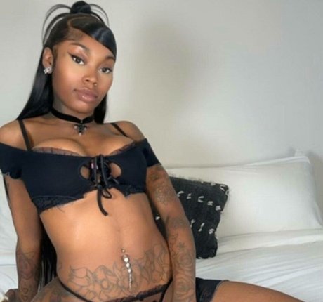 Asian Doll ポルノモデル 画像