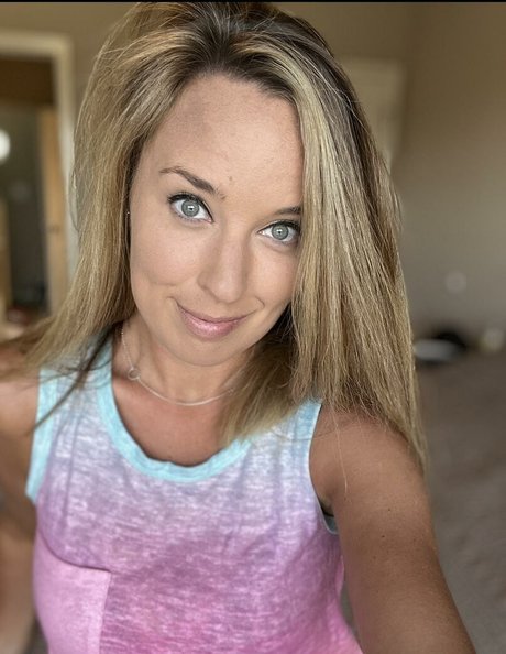 アジア人ニューハーフオンリーファンズ ポルノ 写真