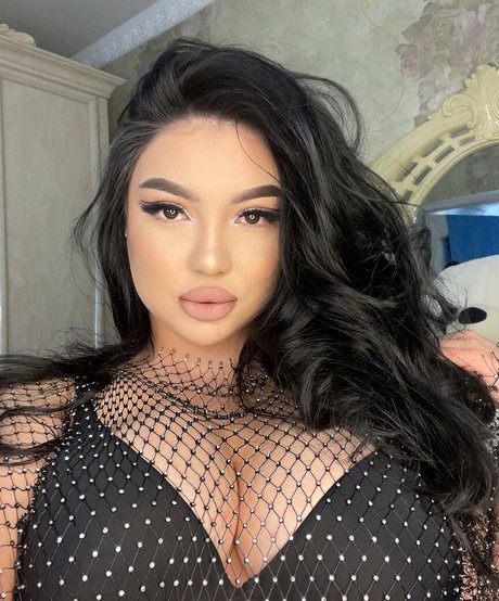 Zhansaya Dakarimova 美しいスター ギャラリー