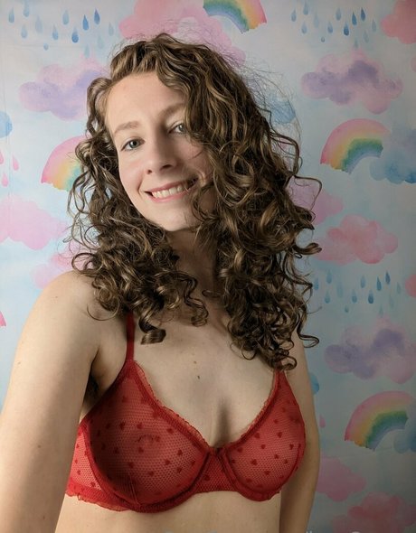 尖ったおっぱいオンリーファンズ えろた 写真