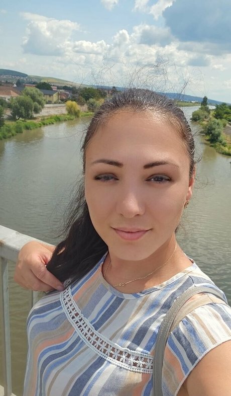 小さいチンポのシーメールオンリーファンズ 無料アダルト 写真