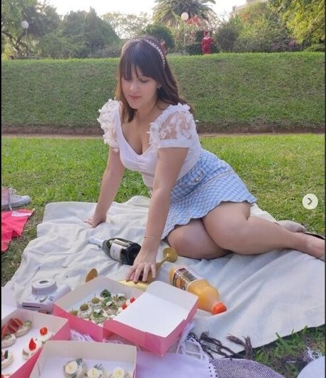 曲線美のxxx オンリーファンズ アダルト無料 写真