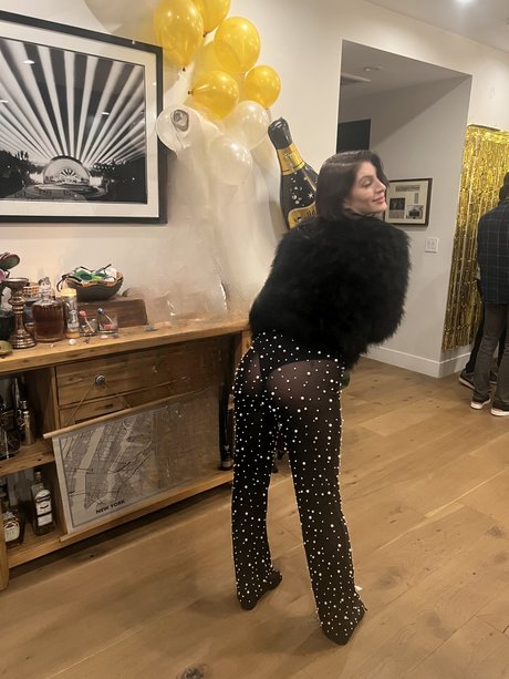 Ariana Basseri 裸モデル 画像