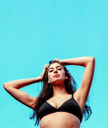 Ariana Basseri 美しいポルノスター 写真