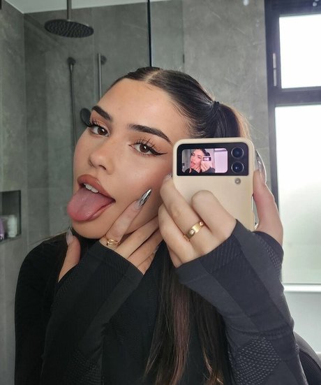 Leah Halton ホットなモデル 画像