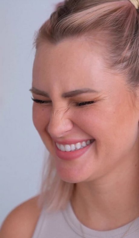 中出し 主観 オンリーファンズ HD 画像