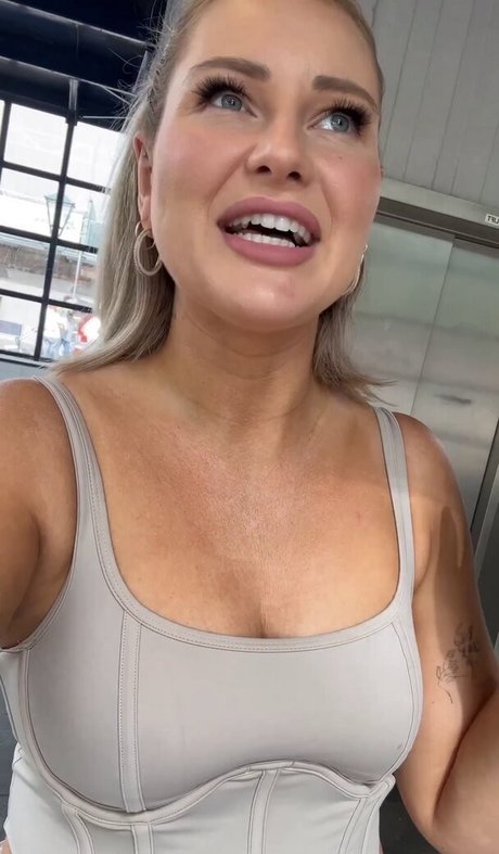 Maren Wolf 完璧なモデル 写真