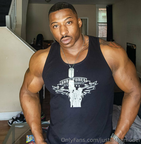 成熟したラテン系オンリーファンズ ベスト 写真