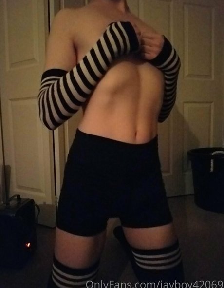 小さなおっぱいオンリーファンズ ホットxxx 画像