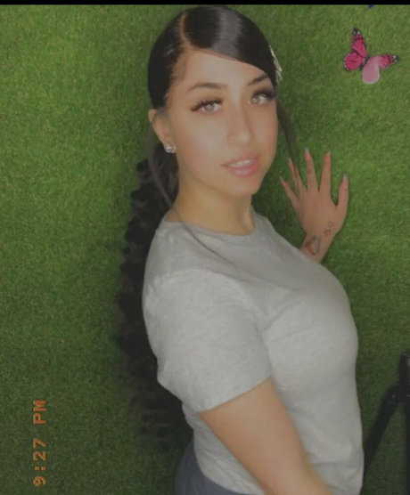 パンツを食い込ませるオンリーファンズ 無料セックス 画像