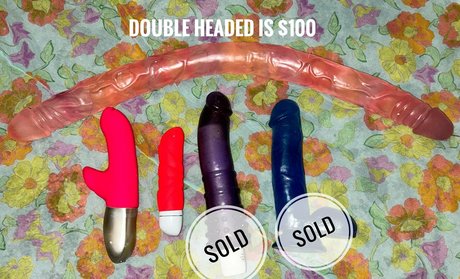 尖ったおっぱいオンリーファンズ ホット裸 写真