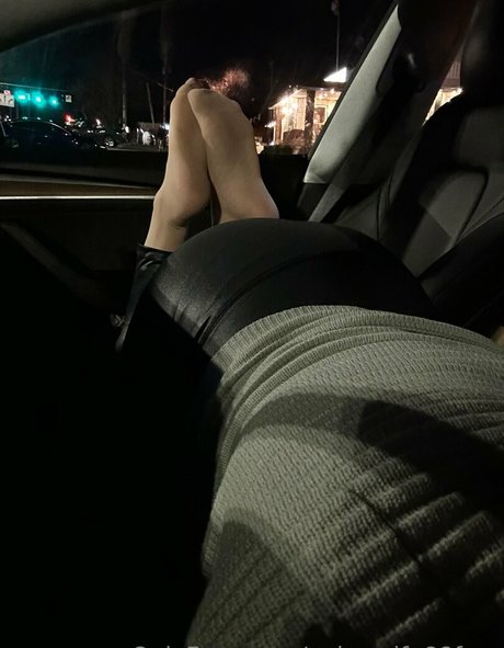 黒檀の熟女オンリーファンズ ポルノ 画像