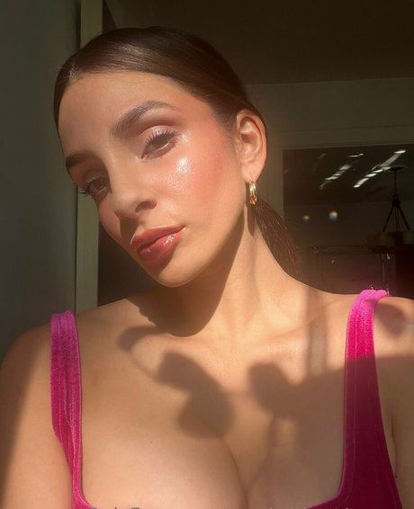 goodwithmytongue 女優 写真