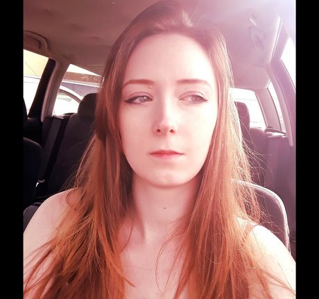 モデルファックオンリーファンズ 美しいポルノ 写真