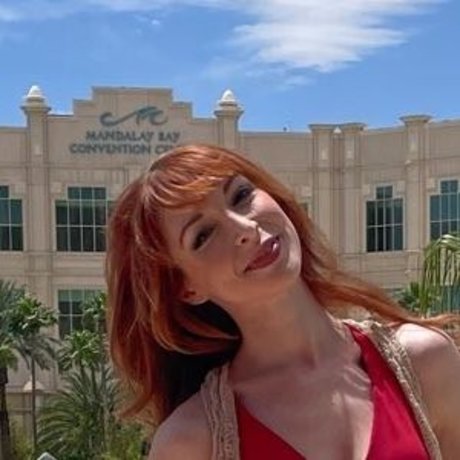 Lisa Foiles 素敵なスター 画像