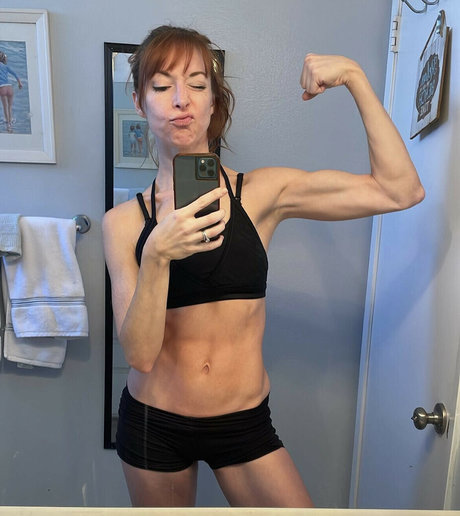 Lisa Foiles セックスモデル ギャラリー