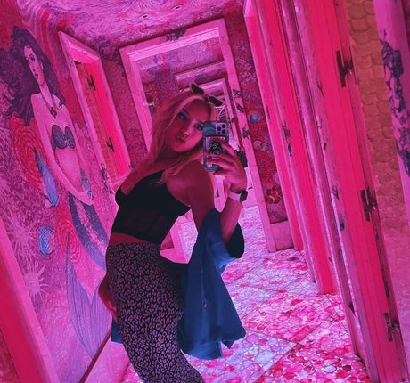 Courtney Miller HDスター 画像