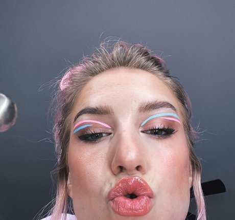 Courtney Miller エロティックモデル 写真