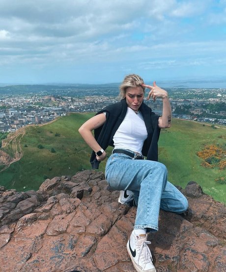 Courtney Miller 無料モデル ギャラリー