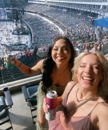 Courtney Miller 美しいスター 画像