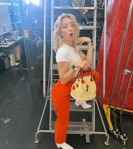 Courtney Miller 完璧なモデル 画像