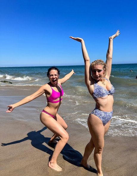 ぽっちゃりブロンドのオンリーファンズ ポルノ 画像