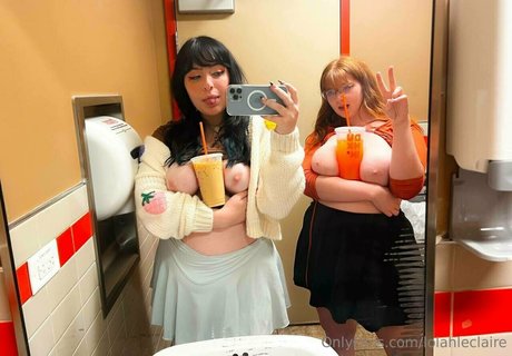 足の動画 オンリーファンズ アート裸 写真