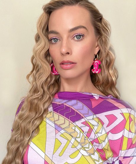 曲線美の女の子オンリーファンズ パーフェクト 写真