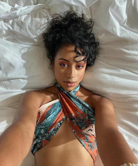 Liza Koshy ポルノスター パーフェクト 画像