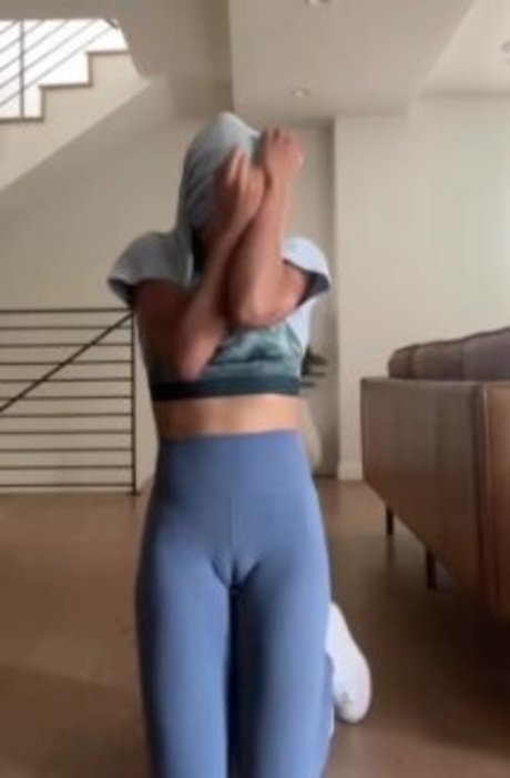 Liza Koshy ポルノモデル 写真