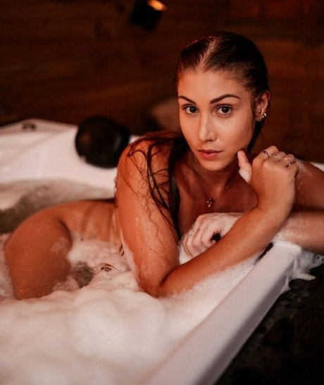 Juu Ferronato セクシーなポルノスター ギャラリー