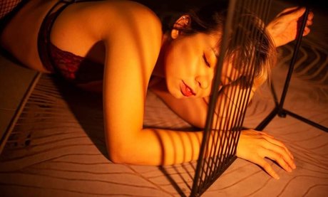 大学のアジア人オンリーファンズ セクシー 写真