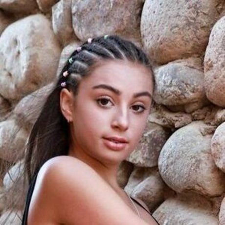 チェコのティーンズオンリーファンズ エロチック 画像