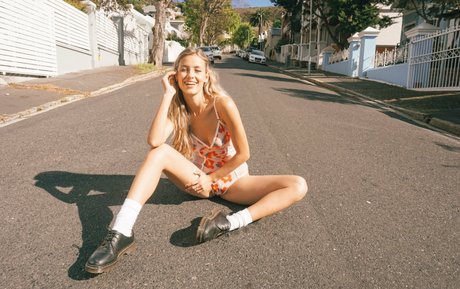 金髪の顔射オンリーファンズ 無料アダルト 画像